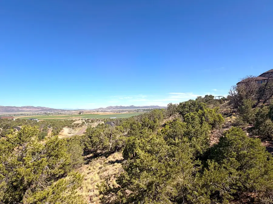 1037 S Canyon Dr, Cedar City, UT 84720 - #2