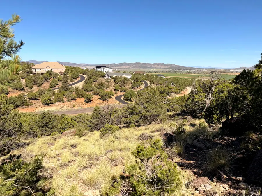 1037 S Canyon Dr, Cedar City, UT 84720 - #3
