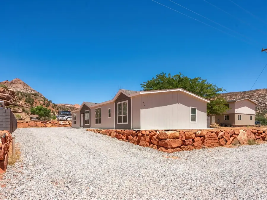 476 E Jessop Ave, Hildale, UT 84784 - #2