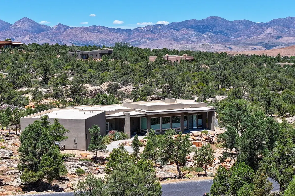 371 N Pinion Hills Dr, Dammeron Valley, UT 84783 - #1