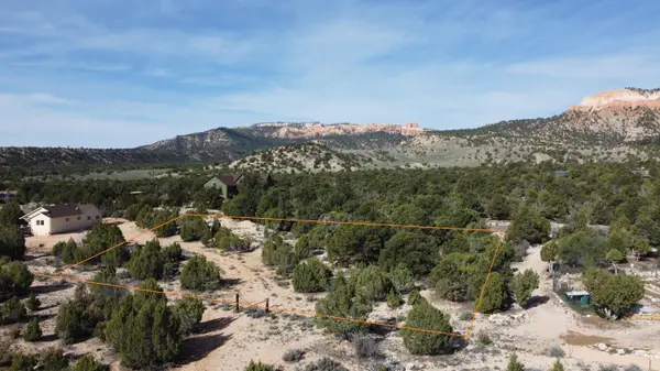145 S Southerland Ct, Tropic, UT 84776