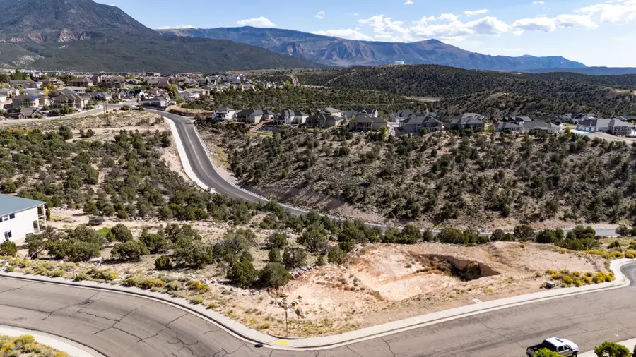 387 S Carmel Ridge Cir, Cedar City, UT 84720 - #2