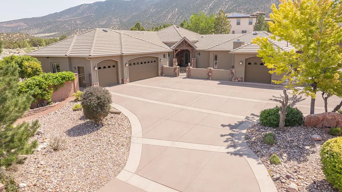 2240 N Maplewood Ln, Cedar City, UT 84721 - #1