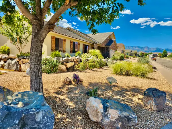 810 Peachtree Dr, Toquerville, UT 84774