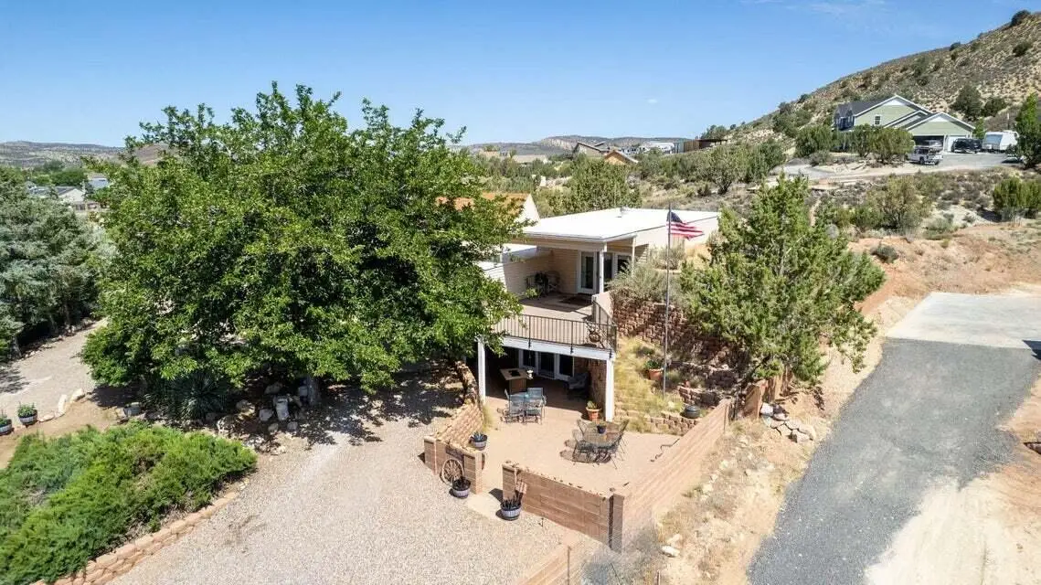 1122 W Diamond Valley Dr, Saint George, UT 84770 - #1