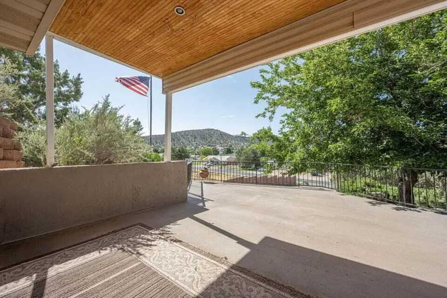 1122 W Diamond Valley Dr, Saint George, UT 84770 - #3