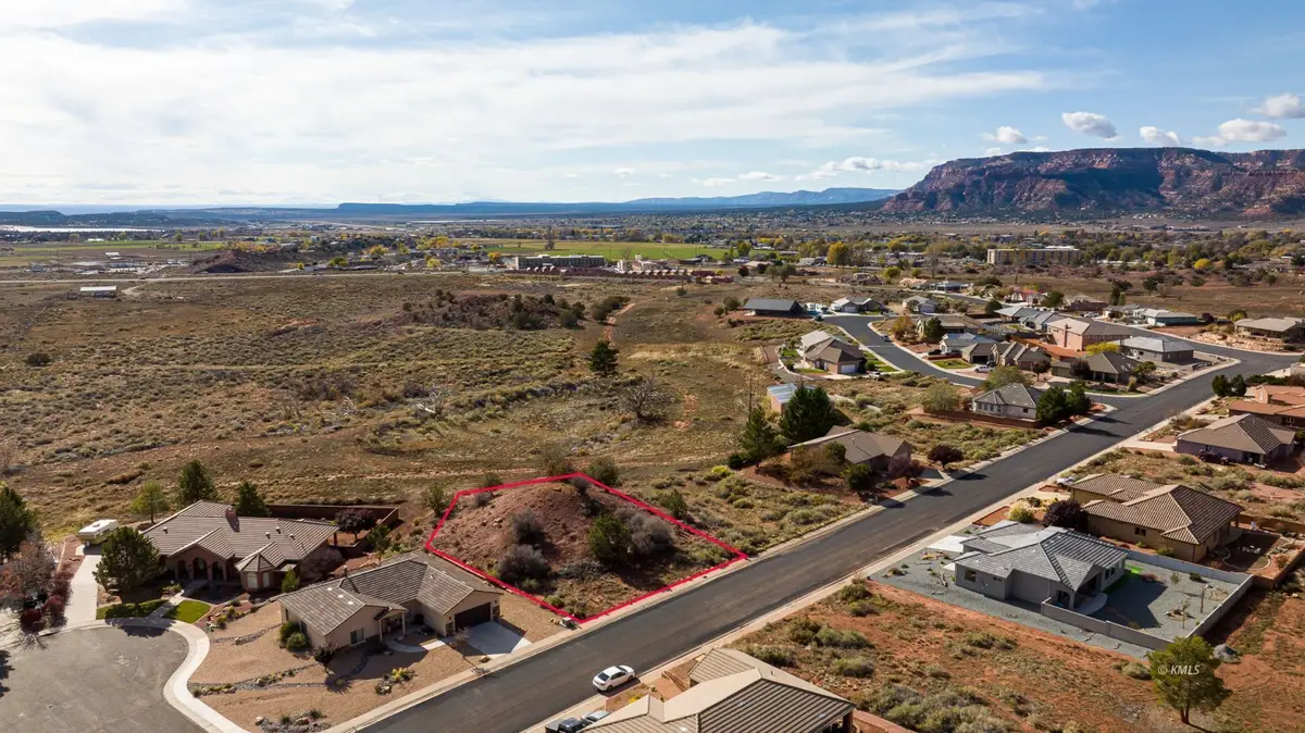 1084 E Country Club Dr, Kanab, UT 84741 - #1