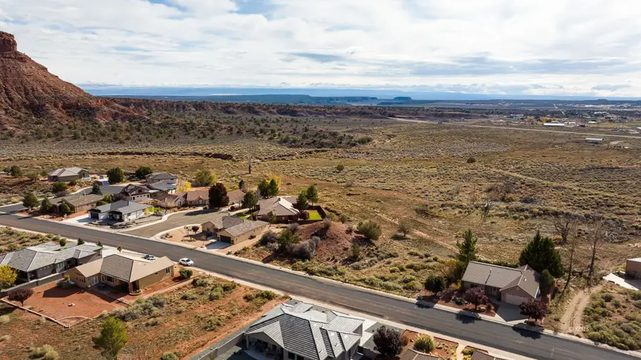 1084 E Country Club Dr, Kanab, UT 84741 - #3