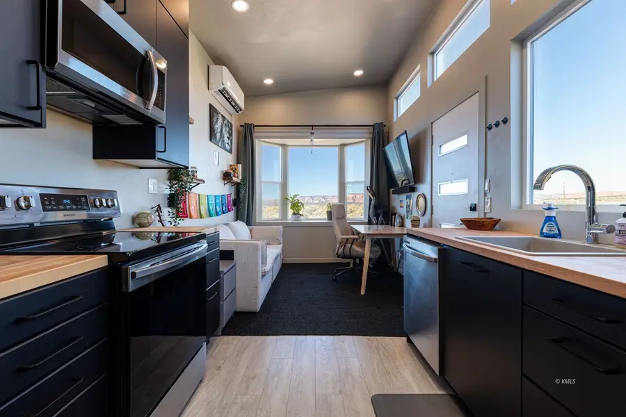 1555 S Lost Springs Dr, Kanab, UT 84741 - #2