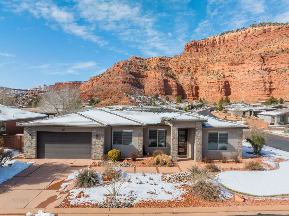 565 E El Valle Dr, Kanab, UT 84741 - #1
