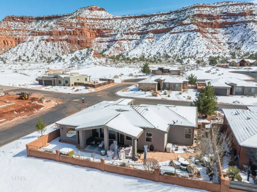 565 E El Valle Dr, Kanab, UT 84741 - #2