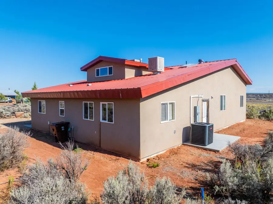 3976 E Juniper Cliffs Dr, Kanab, UT 84741 - #3