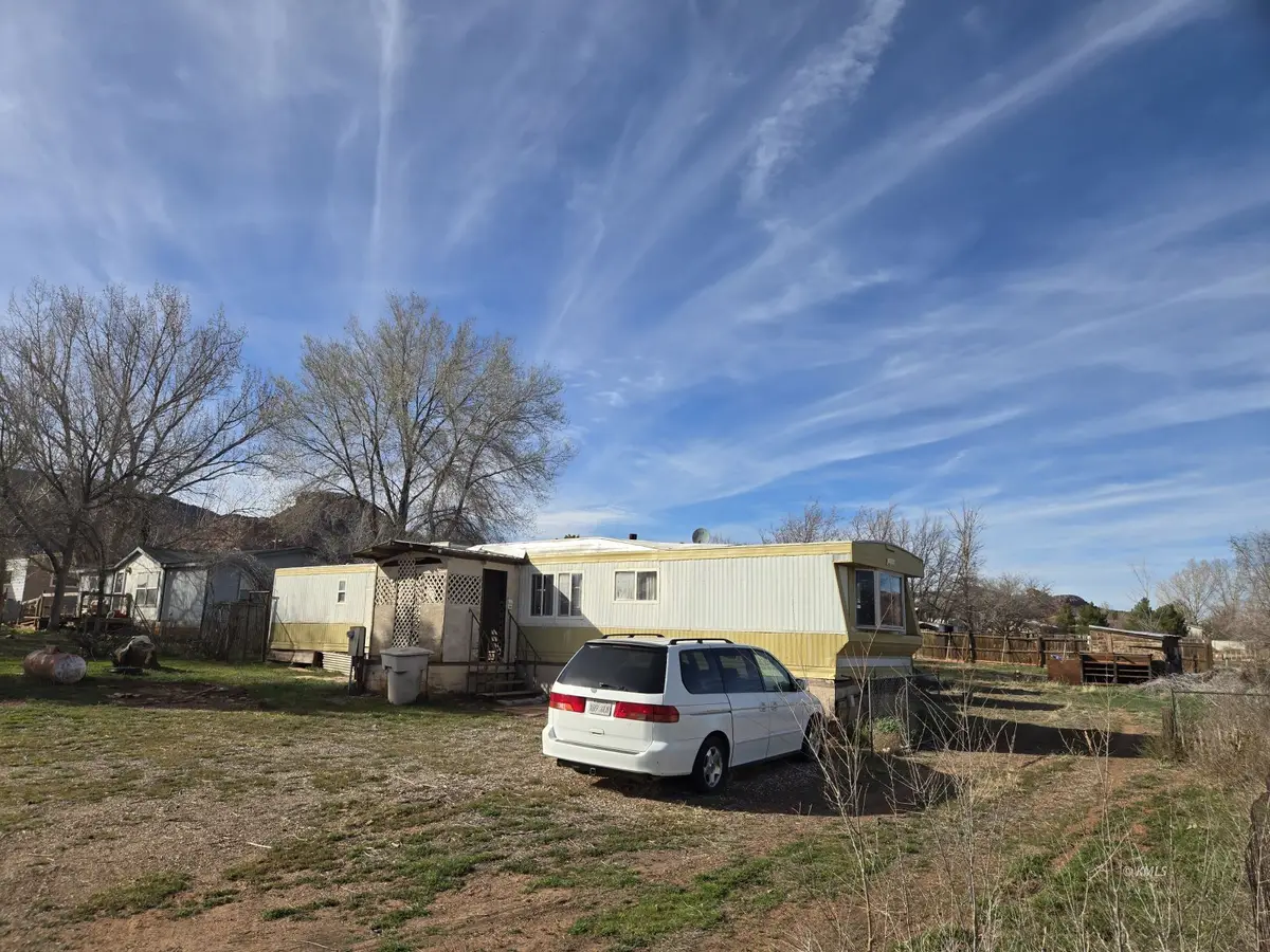 552 W Willow Dr, Kanab, UT 84741 - #1
