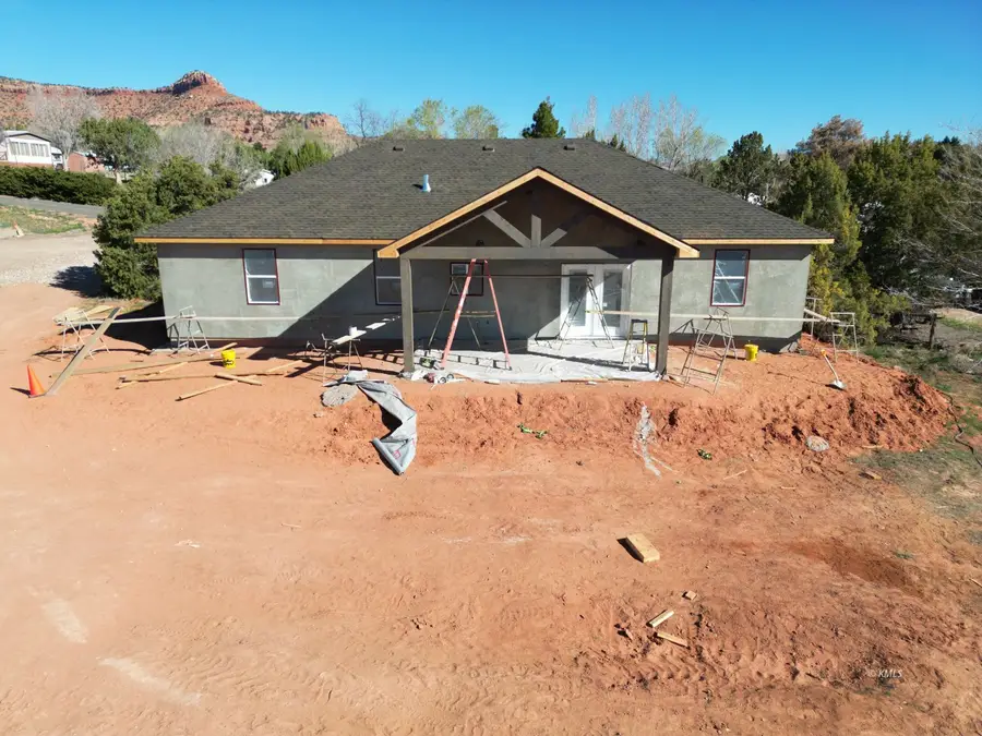 869 W Navajo Dr, Kanab, UT 84741 - #2