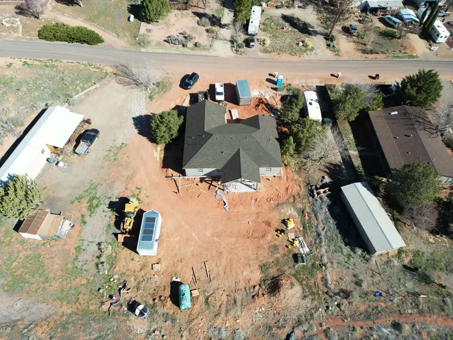 869 W Navajo Dr, Kanab, UT 84741 - #3