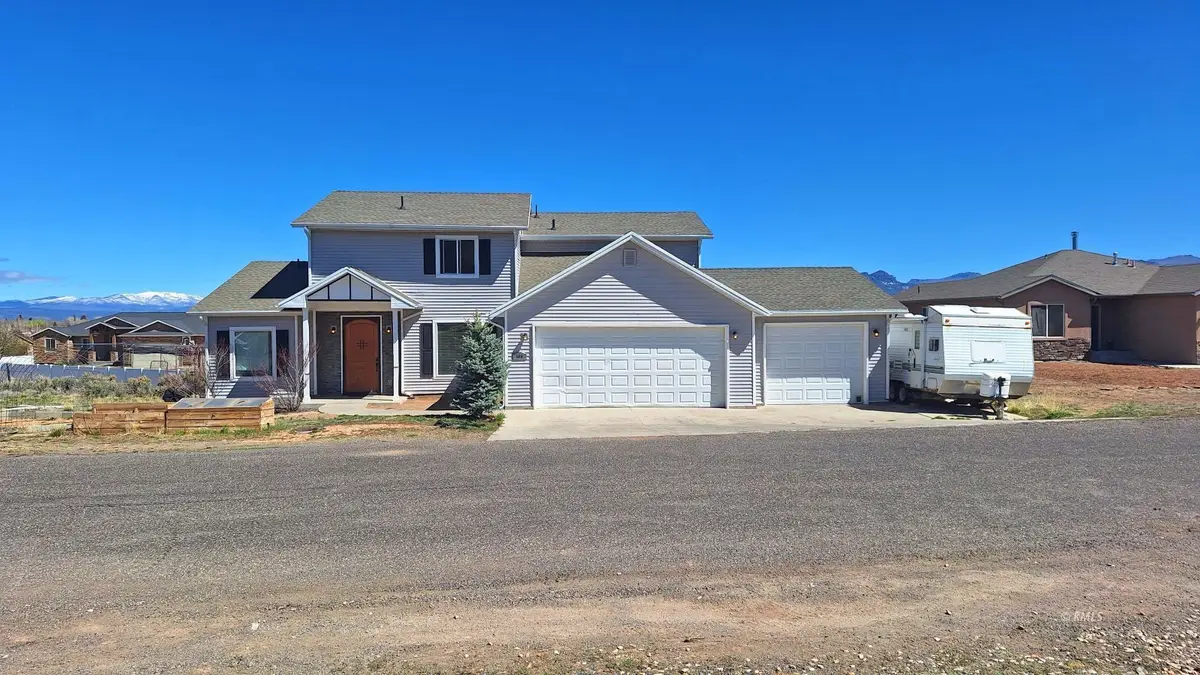 159 E Blue Meadow Ln, Panguitch, UT 84759 - #1