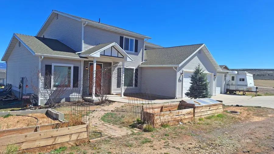 159 E Blue Meadow Ln, Panguitch, UT 84759 - #2