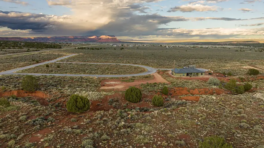 1250 S Lone Spur Cir, Kanab, UT 84741 - #3