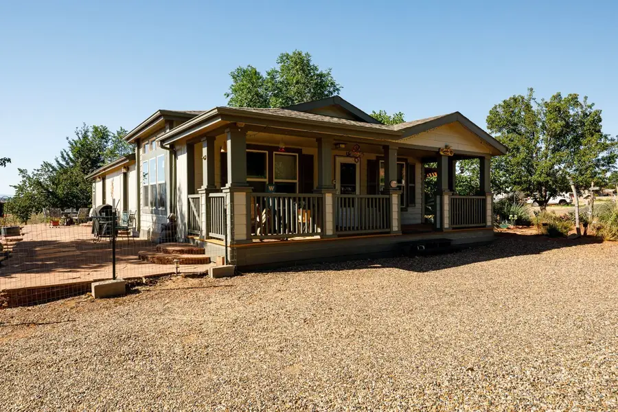323 W Johnson Dr, Kanab, UT 84741 - #2
