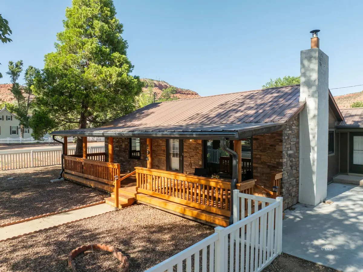 194 N Main St, Kanab, UT 84741 - #1