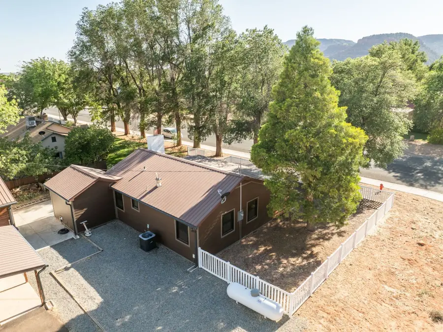 194 N Main St, Kanab, UT 84741 - #2