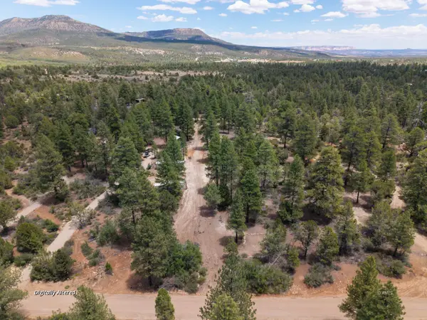 295 S White Oak St, Orderville, UT 84758