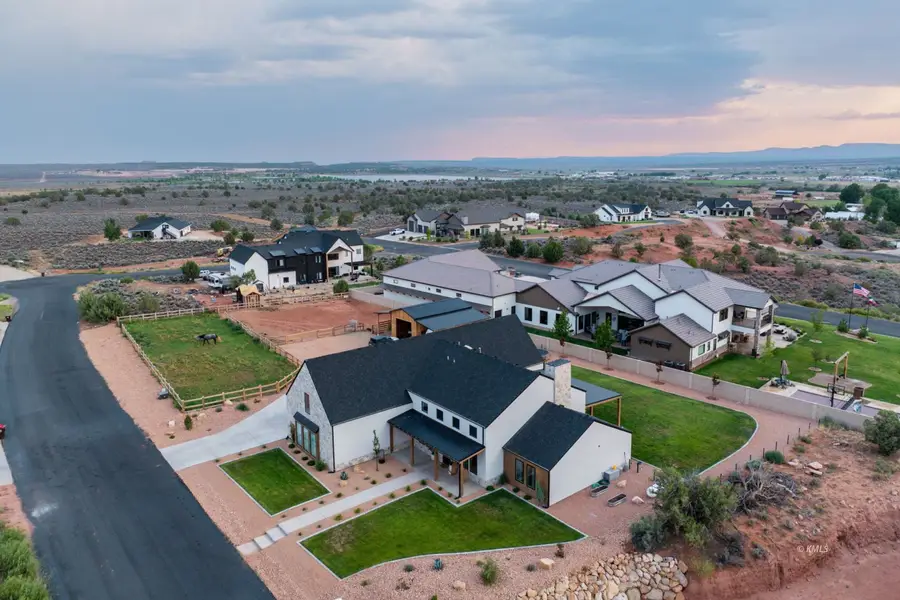 1222 S Country Estates Ln, Kanab, UT 84741 - #3