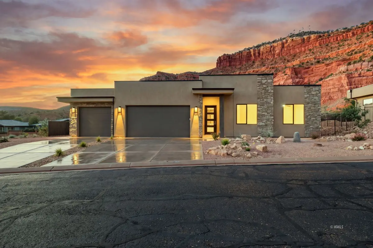 583 E El Valle Dr, Kanab, UT 84741 - #1