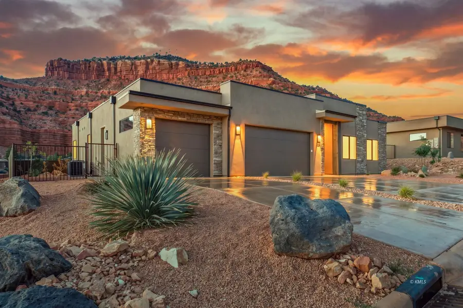 583 E El Valle Dr, Kanab, UT 84741 - #2