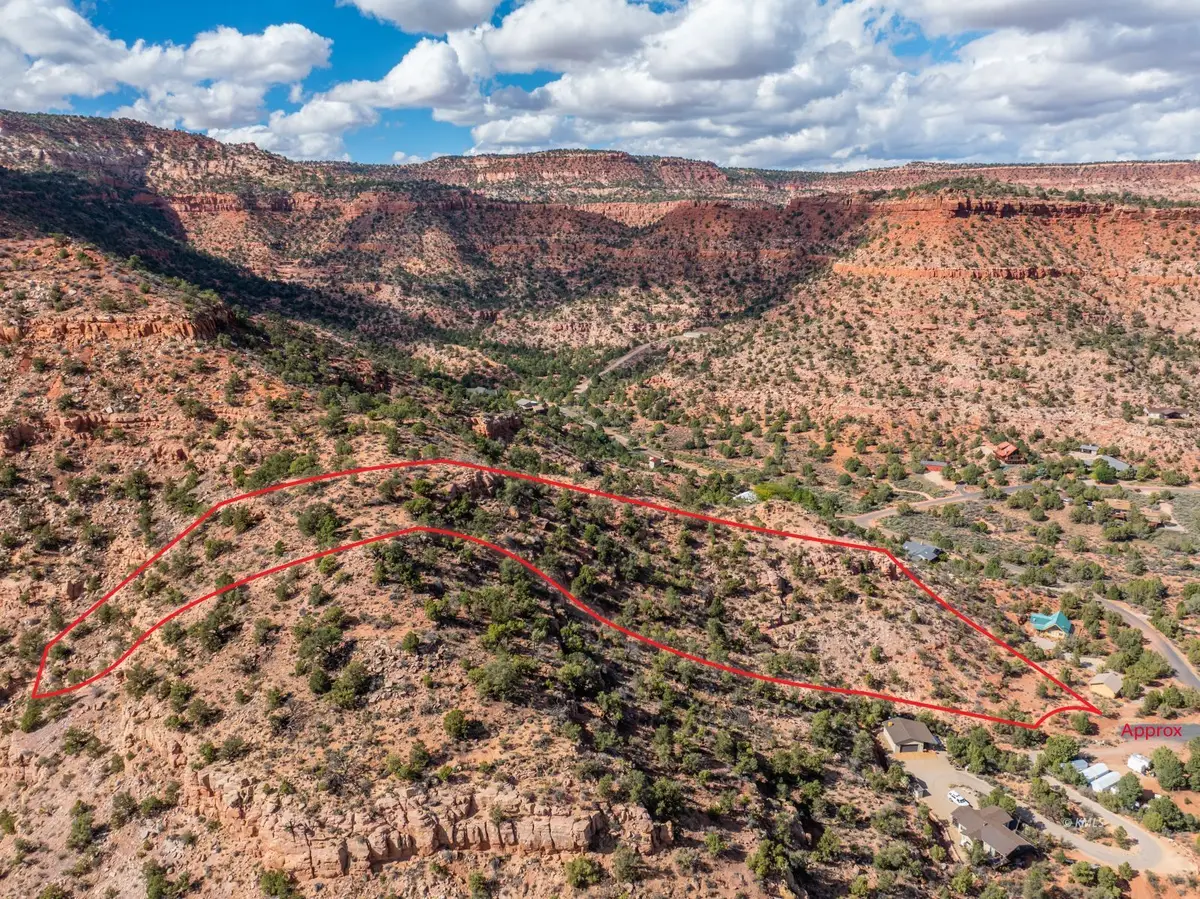 1057 W Vermillion Dr, Kanab, UT 84741 - #1