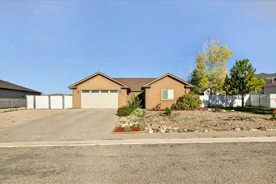 5202 N Tomahawk Dr, Enoch, UT 84021 - Image #2