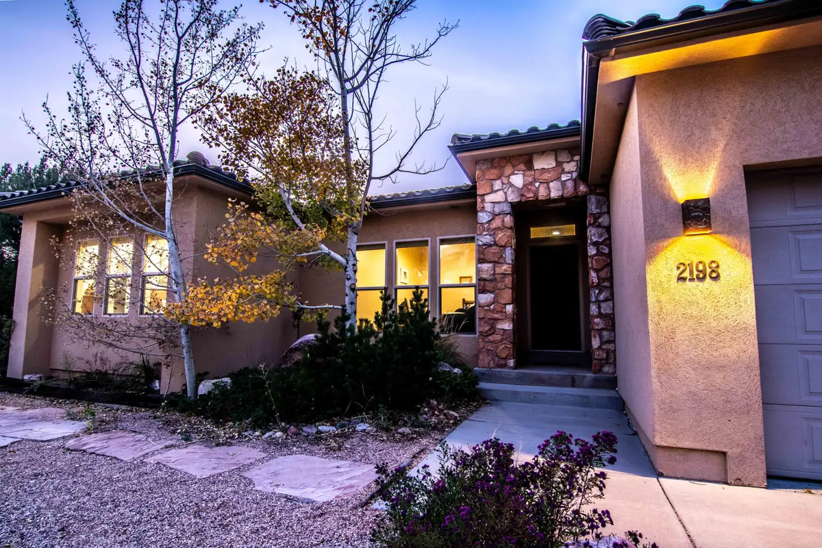 2198 Chekshani Cliffs Ln, New Harmony, UT 84757 - Image #1