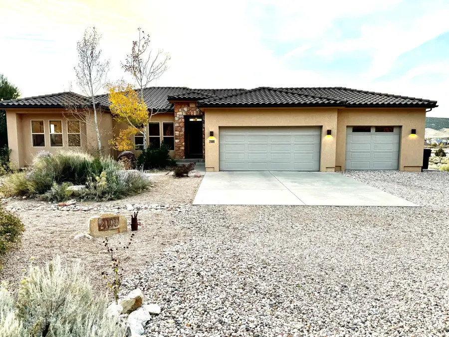 2198 Chekshani Cliffs Ln, New Harmony, UT 84757 - Image #3