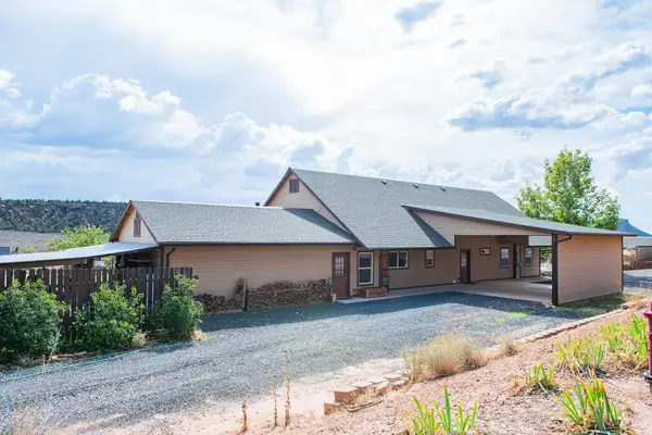 893 W Foothill Dr, Apple Valley, UT 84737