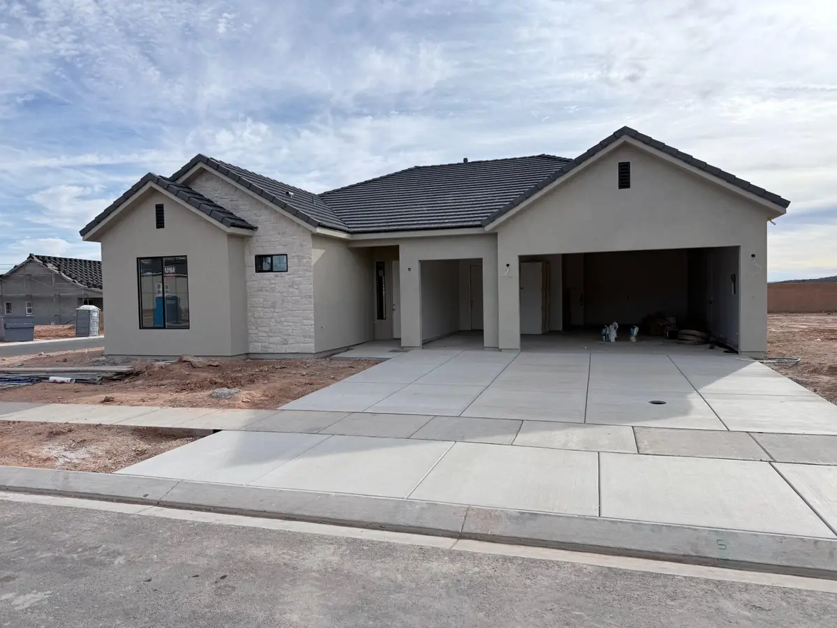 955 W Hamilton Ave, Toquerville, UT 84774 - Image #1