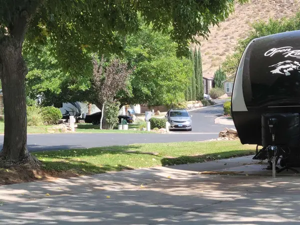 44 Cottonwood Ln, Hurricane, UT 84737