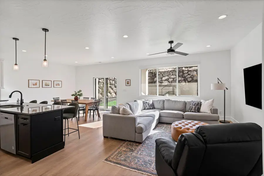 690 E Desert Cactus Dr, Washington, UT 84780 - Image #3