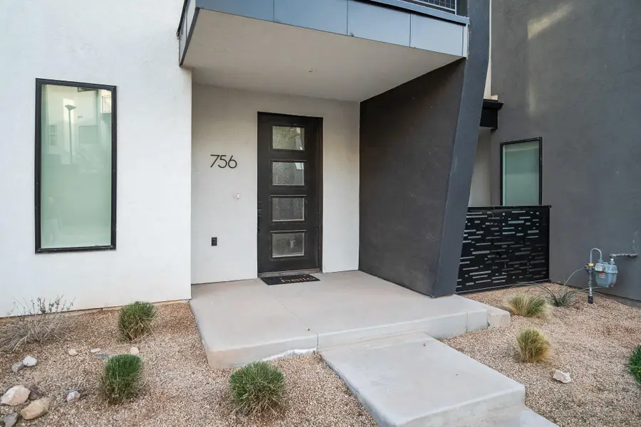 756 W Saphire Ln, Saint George, UT 84790 - Image #3