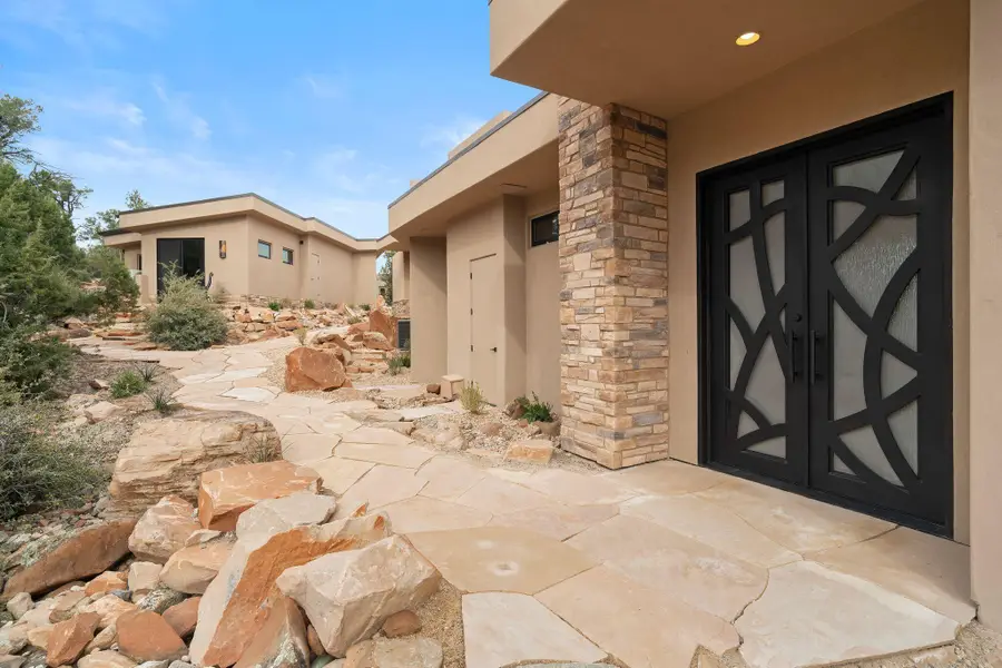 907 W Pinion Hills Dr, Dammeron Valley, UT 84783 - Image #2