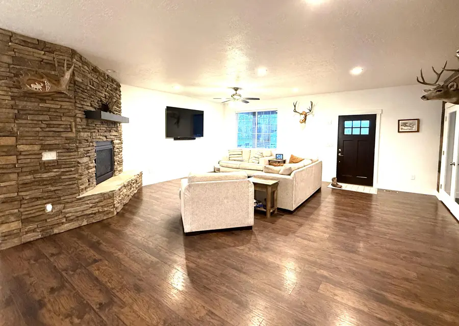 170 E 100 N, Enterprise, UT 84725 - Image #3