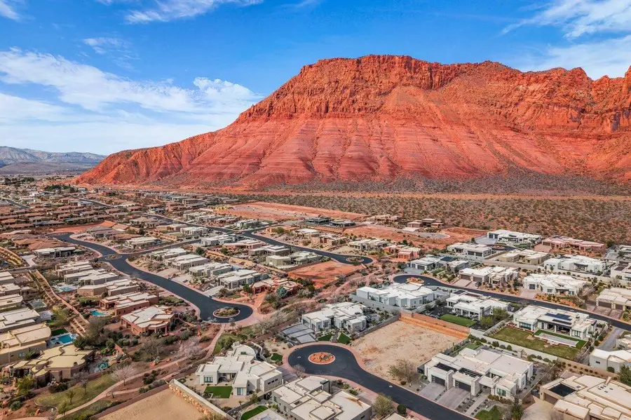 633 E Flint Rock Cir, Ivins, UT 84738 - Image #2