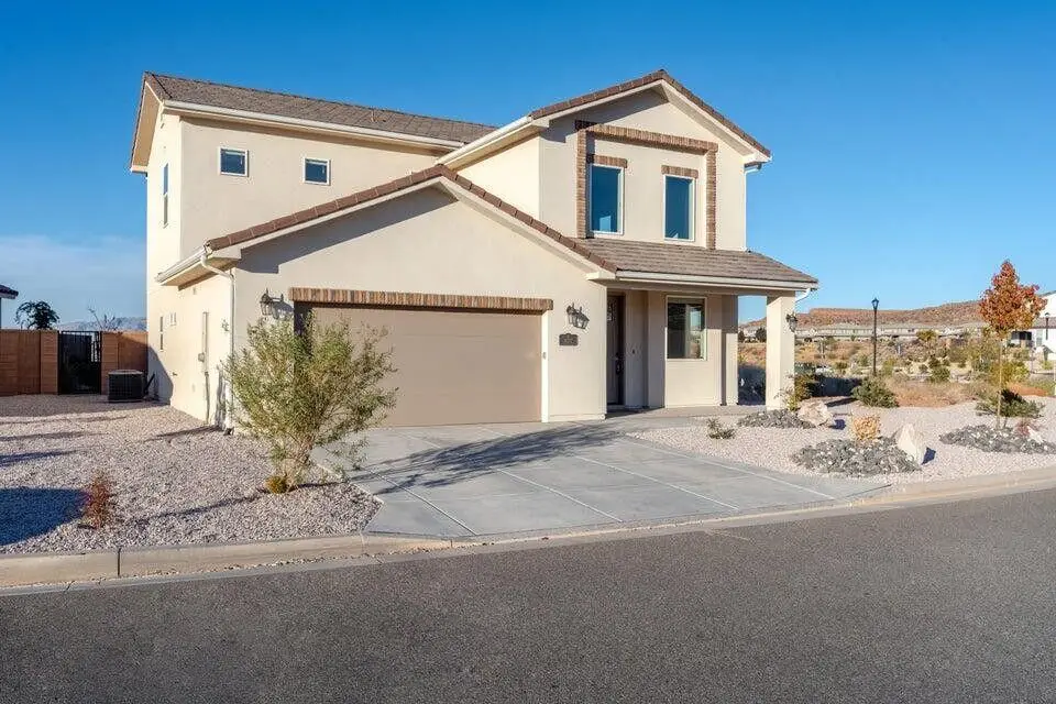 1017 N Pleasant Valley Ln, Washington, UT 84780 - Image #1