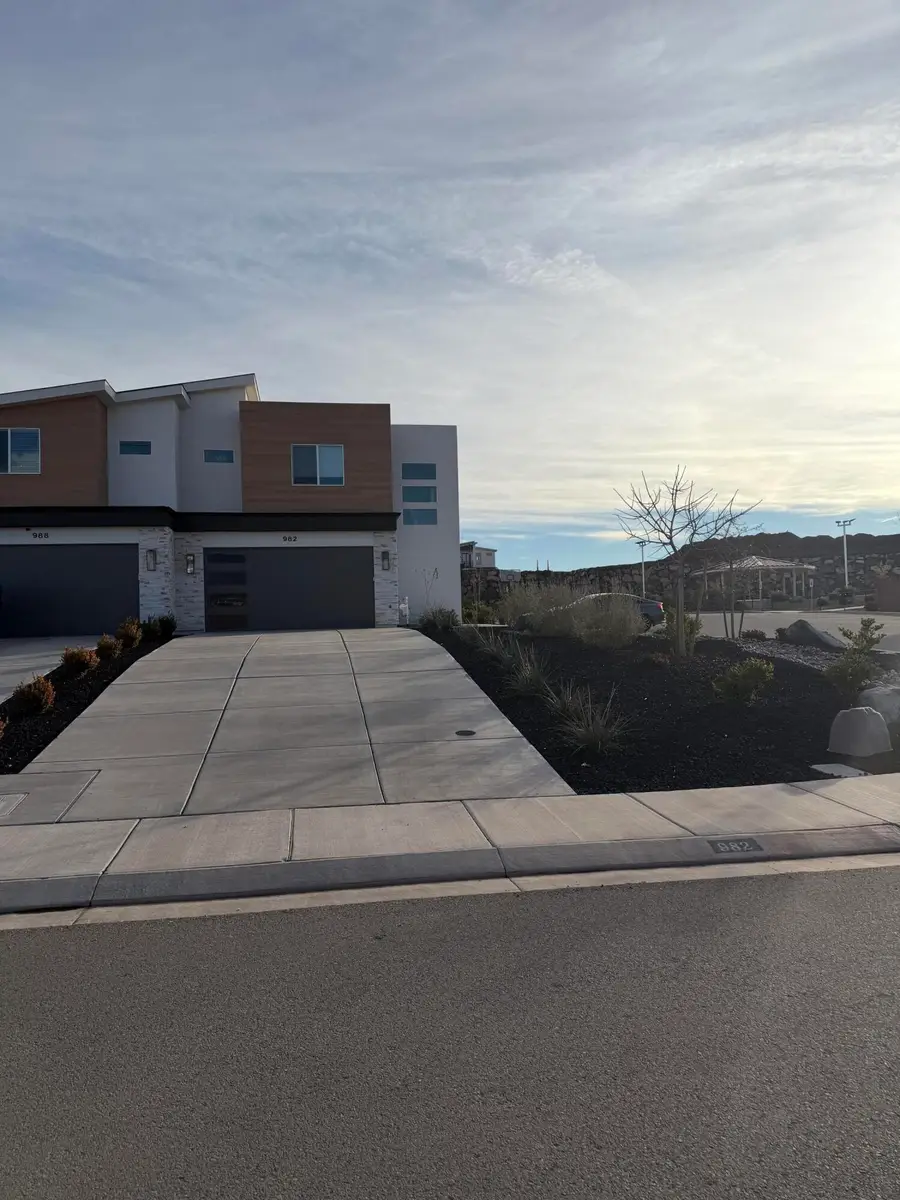982 E Desert Cactus Dr, Washington, UT 84780 - Image #2