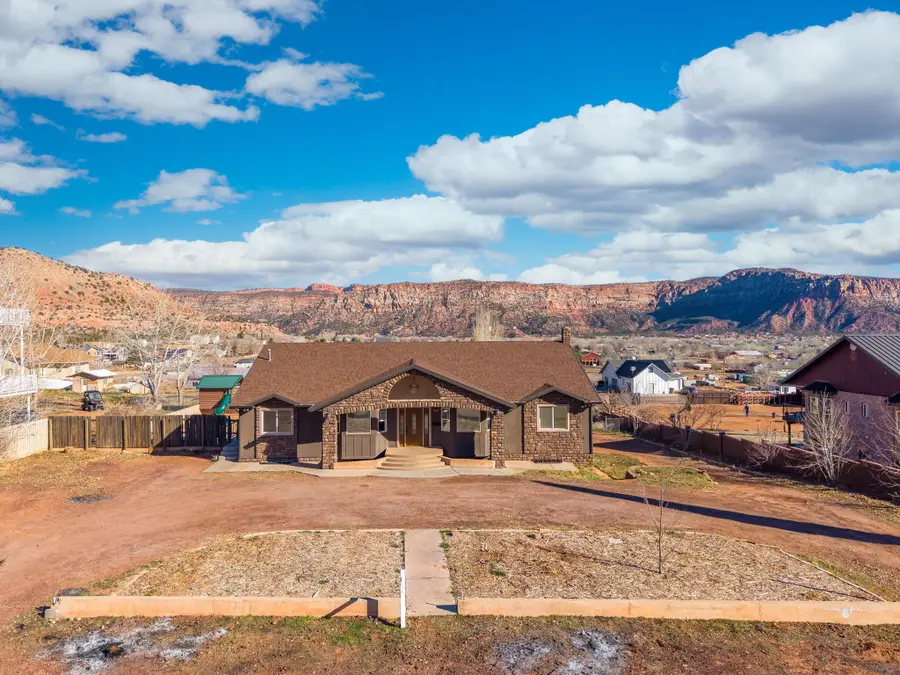 640 N Juniper St, Hildale, UT 84784 - #2