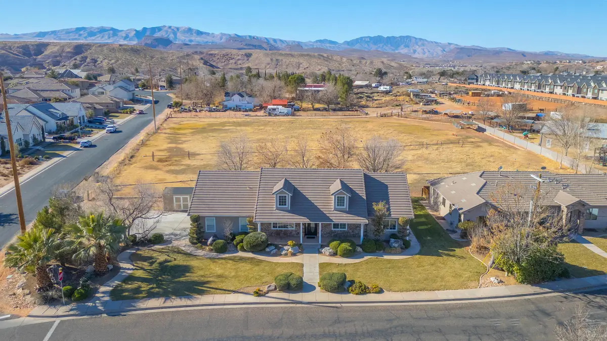 875 Country Ln, Santa Clara, UT 84765 - Image #1
