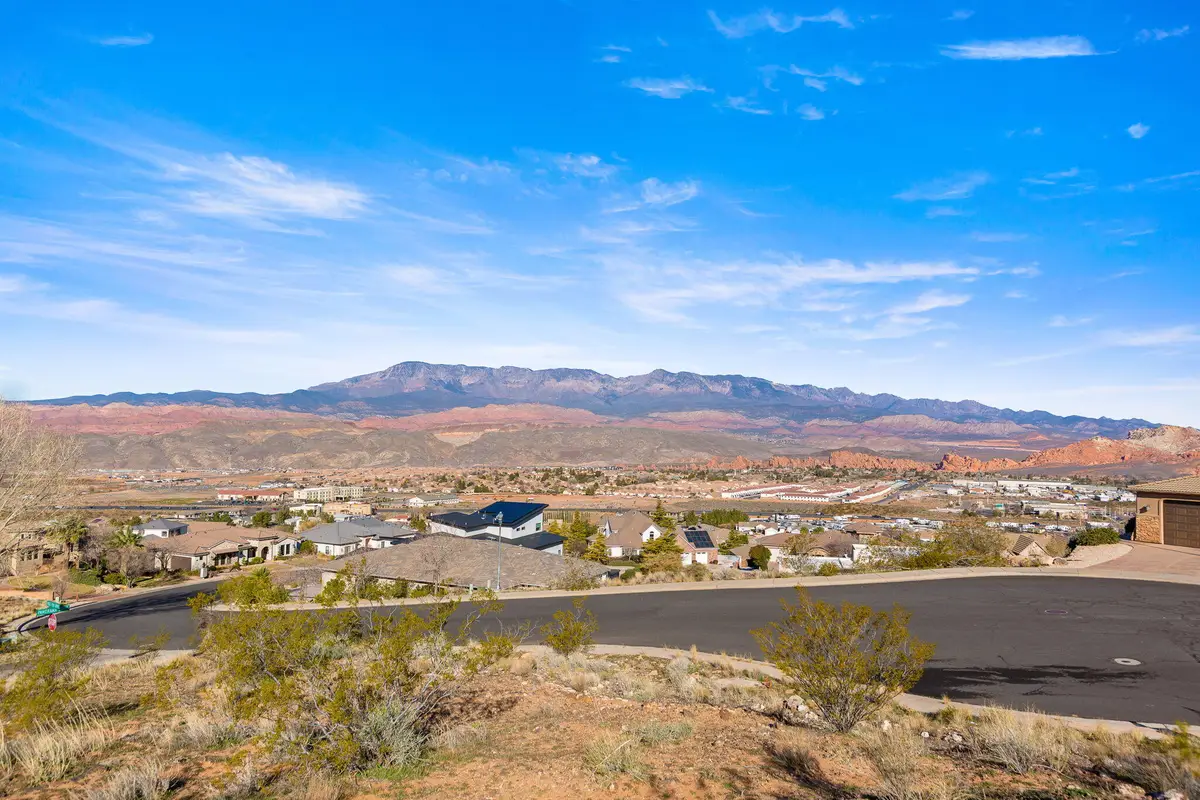 2393 W Ridge View Dr, Hurricane, UT 84737 - Image #1