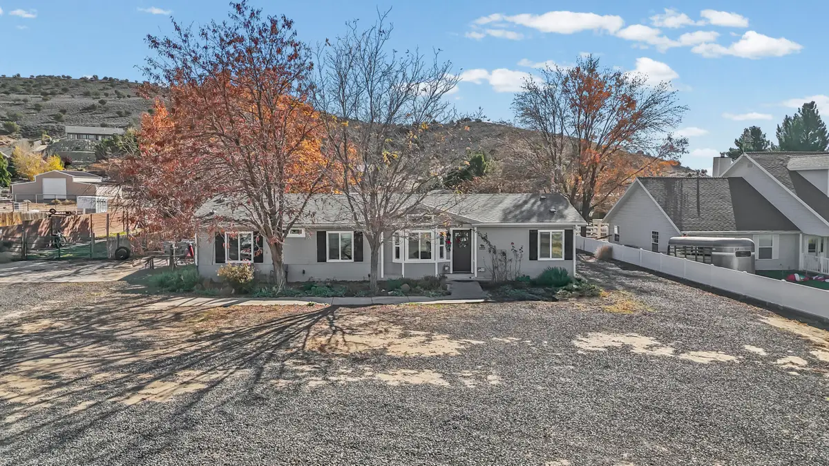 1217 W Topaz Rd, Saint George, UT 84770 - Image #1