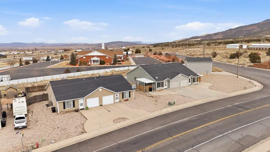 577-593 E Nichlos Canyon Rd #577-579 & 591-593 + RV Garage, Cedar City, UT 84721 - Image #3