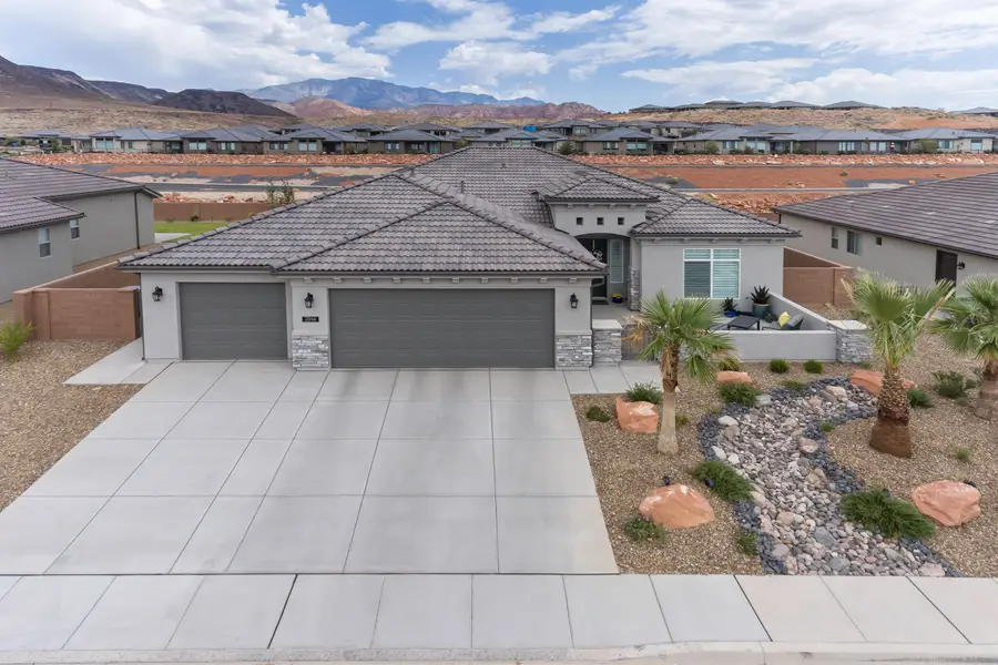 2046 N Vista Springs Dr, Washington, UT 84780 - Image #2