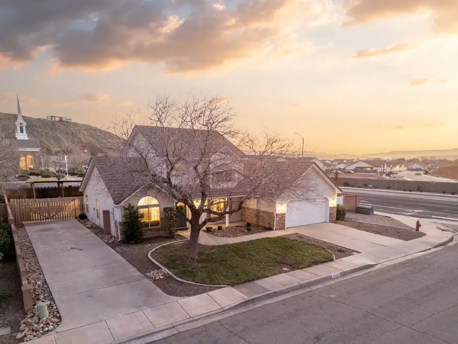 584 E Meadow Ln, Washington, UT 84780 - Image #2